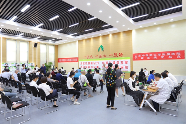 黨建引領(lǐng)聚合力，結(jié)對共建促發(fā)展  為民服務(wù)辦實事，惠民義診暖民心——山東中醫(yī)藥大學附屬醫(yī)院門診管理服務(wù)黨支部和管理公司機關(guān)黨支部舉行黨建共建協(xié)議簽約儀式